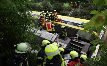 VLAK ISKOČIO IZ TRAČNICA U NJEMAČKOJ: TROJE POGINULIH, DESECI OZLIJEĐENIH