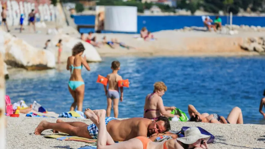 NA PLAŽI ULOVILI PEDOFILA: POGLEDAJTE KAKVIM JE NAOČALAMA SNIMAO GOLU DJECU