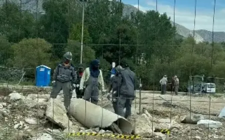 GRAĐANI U PANICI: "AZBESTNE CIJEVI TU LEŽE, A ONI PO NJIMA UDARAJU!", OGLASIO SE IZVOĐAČ RADOVA