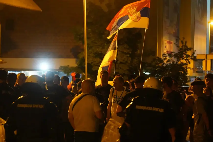 ANDREJ VUČIĆ PREDVODI BATINAŠE U ĆACILEND, GRAĐANIMA DOBACUJE - "USTAŠE"