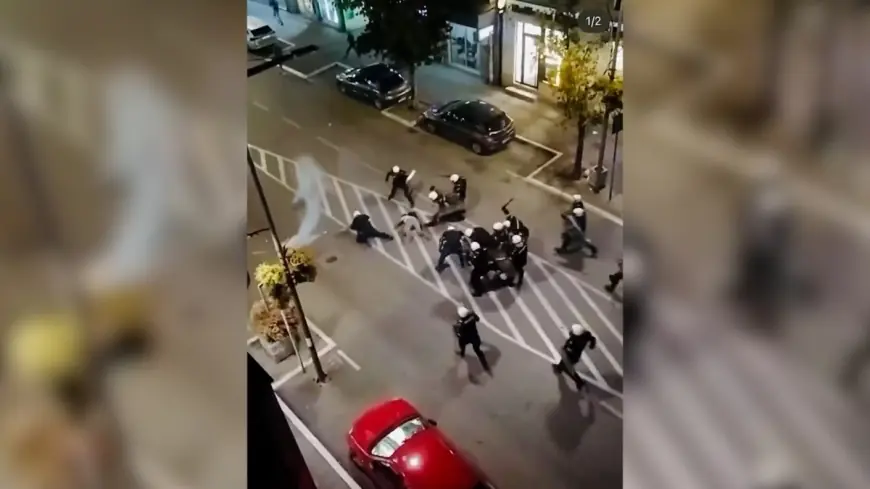 BRUTALNE SNIMKE IZ VALJEVA. POLICIJA MLATILA PROLAZNIKE, IZVLAČILI LJUDE IZ KAFIĆA