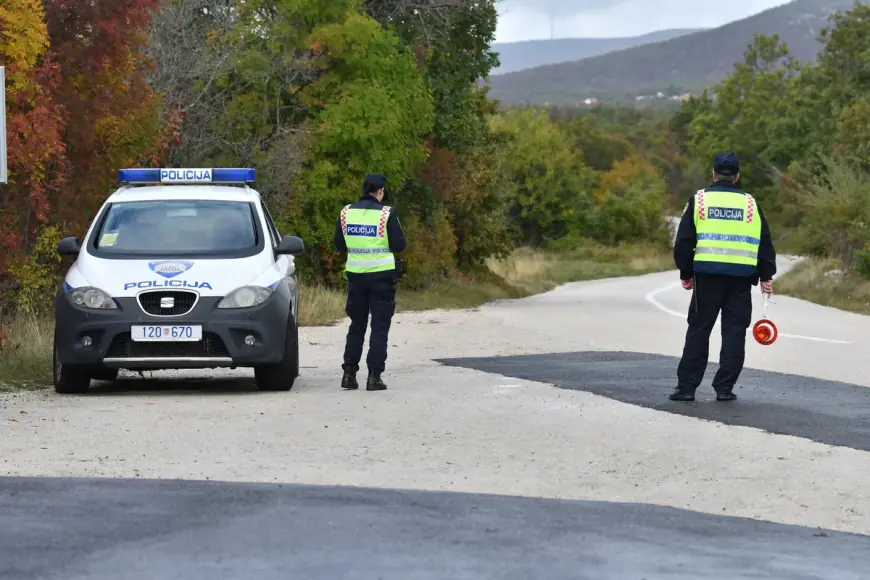 TEŠKA PROMETNA NESREĆA KOD OROSLAVJA: DIGNUT I HELIKOPTER, OZLIJEĐENE DVIJE OSOBE