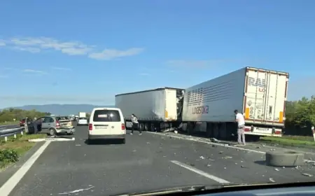 KRŠ I LOM NA AUTOCESTI: SUDARILI SE KAMION I AUTOMOBIL, KOLONA DUGA SEDAM KILOMETARA