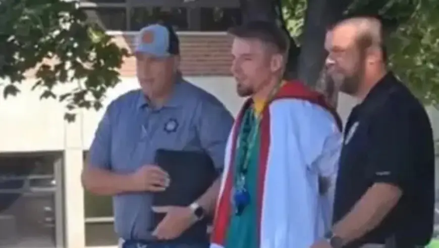 UHIĆEN ČOVJEK KOJI SE UŠULJAO NA MJESTO UBOJSTVA CHARLIEJA KIRKA: OBUKAO SE U DOKTORA I SNIMIO SELFIE