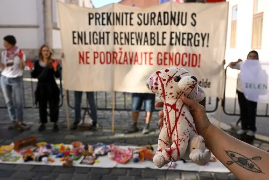 AKTIVISTI PRED BANSKIM DVORIMA, OVO TRAŽE OD VLADE: "NE PODRŽAVAJTE GENOCID!"