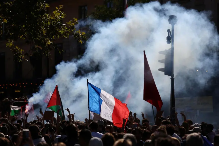 VIŠE OD MILIJUN LJUDI NA ULICAMA U FRANCUSKOJ, BLOKIRANA SVEUČILIŠTA: "MACRON, PREDSJEDNIK BOGATIH