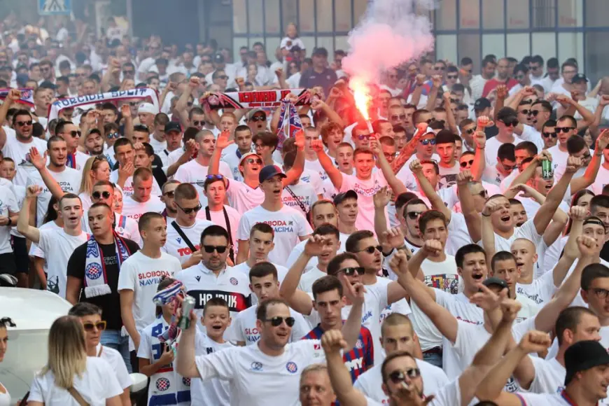 UŽIVO IZ SPLITA: BAD BLUE BOYSI STIGLI U GRAD, TORCIDI STIGLI PRIJATELJI IZ POLJSKE