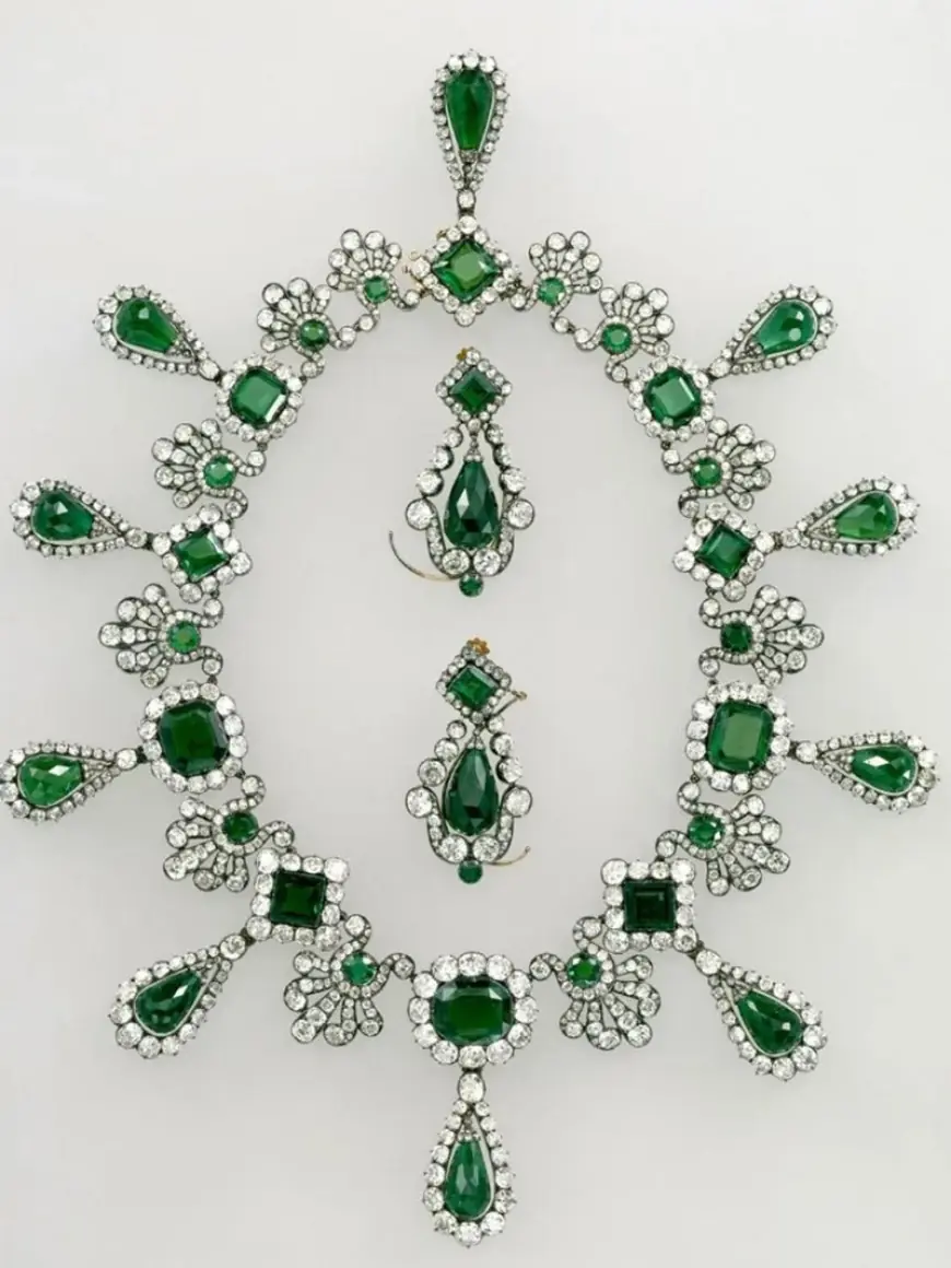 FRANCUZI OBJAVILI KOLIKA JE VRIJEDNOST KRUNSKIH DRSGULJA UKRADENIH IZ LOUVREA