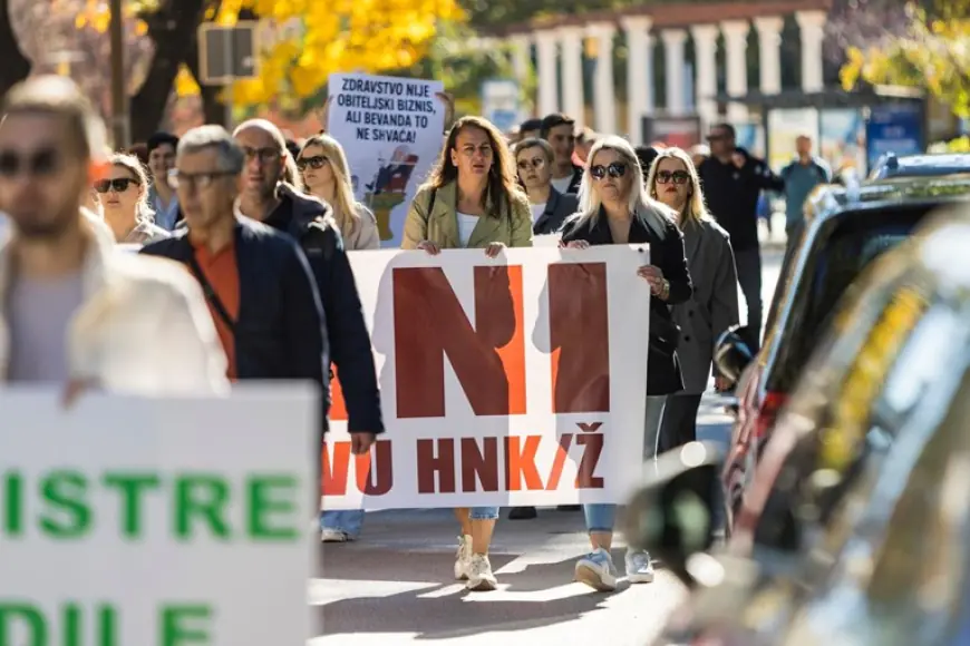 STOTINE ZDRAVSTVENIH RADNIKA PROSVJEDOVALO U MOSTARU, ŠTRAJK U USTANOVAMA
