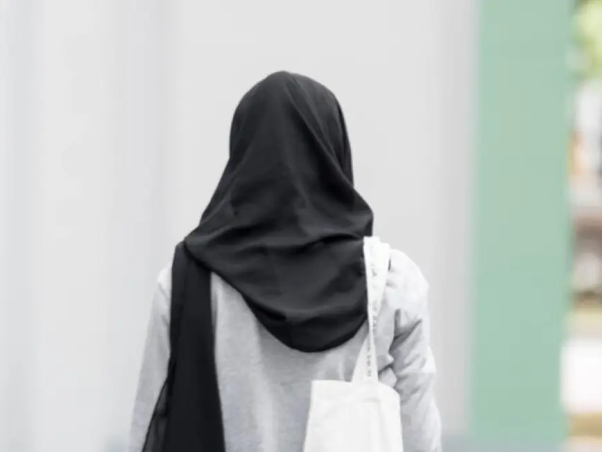 KOSOVO ZABRANILO HIDŽAB U ŠKOLAMA