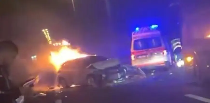 NOGOMETAŠI USKOKA IZ GORUĆEG AUTA IZVUKLI VOZAČA I SPASILI MU ŽIVOT!