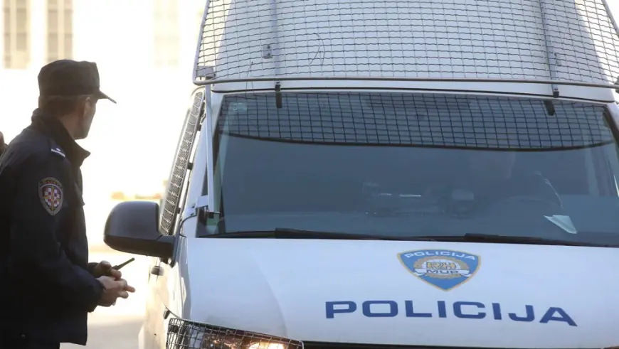MALOLJETNICA NOŽEM OZLIJEDILA PRODAVAČICU, OPLJAČKALA TRGOVINU, A ONDA NAPALA POLICAJKU