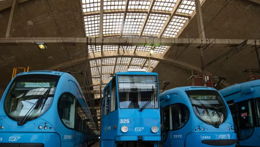 RASPAŠOJ NA BOŽIĆNOM DOMJENKU SINDIKATA ZET-a: MUŠKARAC GOL PLESAO NA STOLU, IZBILA BRUTALNA TUČNJAVA S BENDOM