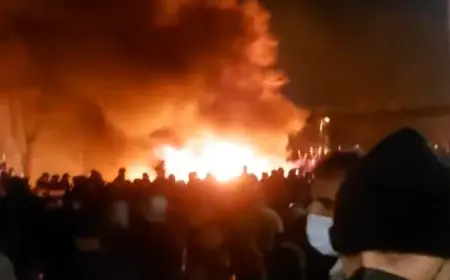 GORI JEDNA OD NAJVEĆIH DŽAMIJA U IRANU: "OVO NIJE KAOS. OVO JE 47 GODINA BIJESA"