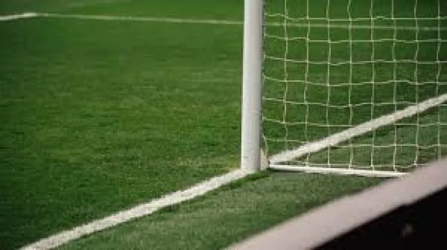 DVOJAC DOŠAO AUTOMOBILOM I ODNIO REFLEKTORE S NOGOMETNOG IGRALIŠTA