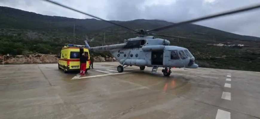 VOJNI PILOTI U AKCIJI: TRUDNICA HELIKOPTEROM IZ OREBIĆA PREVEZENA U KBC SPLIT