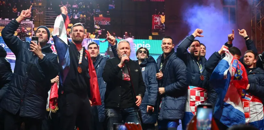 IMAMO LI NOVI NADIMAK RUKOMETAŠA? PRED TISUĆAMA NAVIJAČA DAO IM GA JE MARKO PERKOVIĆ THOMPSON!