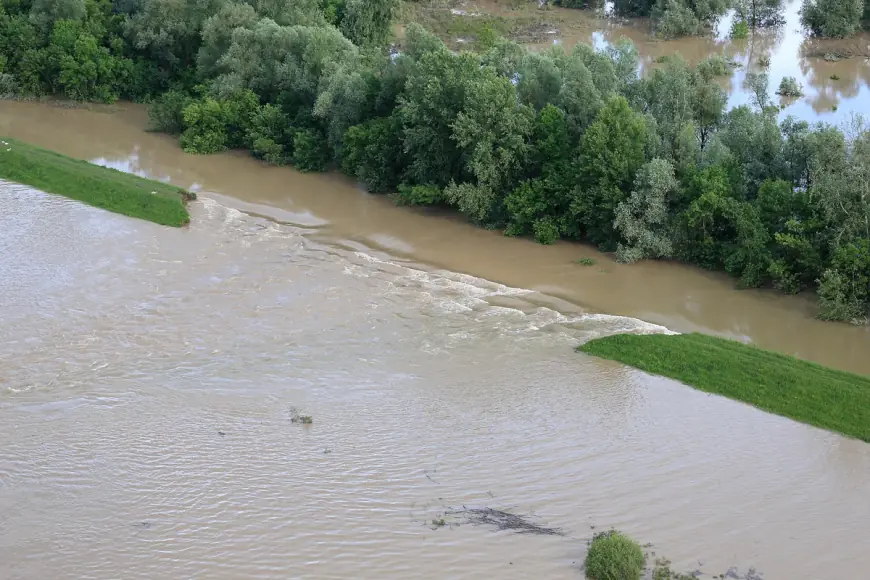 NAD HRVATSKOM SE STVARA ZRAČNA MASA ZBOG KOJE POSTOJI OPASNOST OD POPLAVA