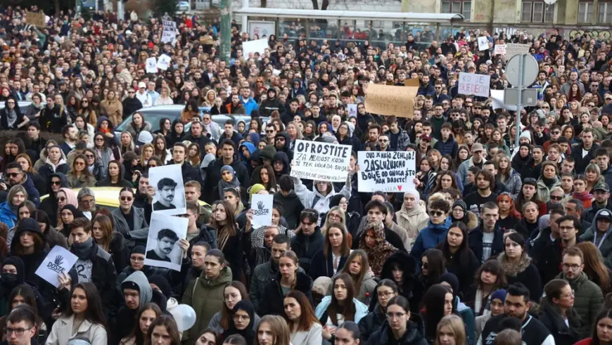 TISUĆE IZAŠLE NA SARAJEVSKE ULICE: "AKO NAS SVE POUBIJATE, OD ČEGA ĆETE KRASTI"