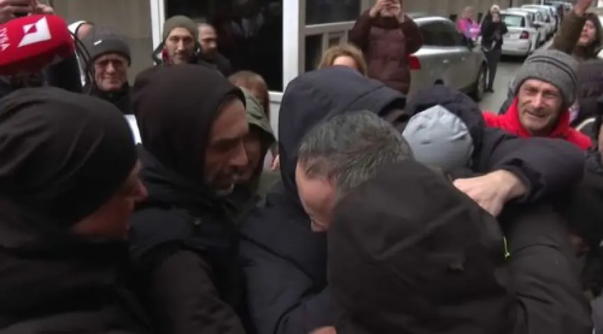 VOZAČ TRAMVAJA IZ SARAJEVA PUŠTEN IZ PRITVORA: "NISI SAM, ADNANE"