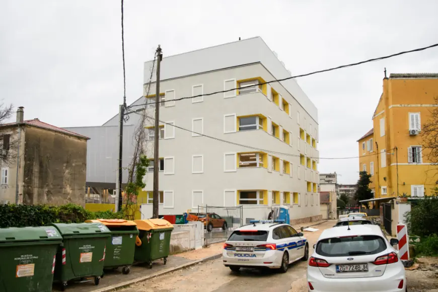 NA GRADILIŠTU MEDICINSKE ŠKOLE U ZADRU POGINUO RADNIK