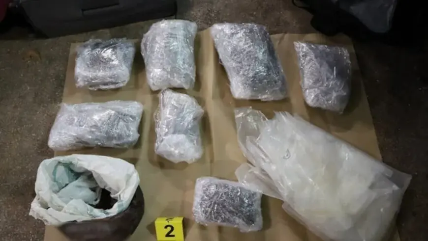POLICIJA MU PRETRAŽILA VOZILO I ZAPLIJENILA 4 KILOGRAMA DROGE