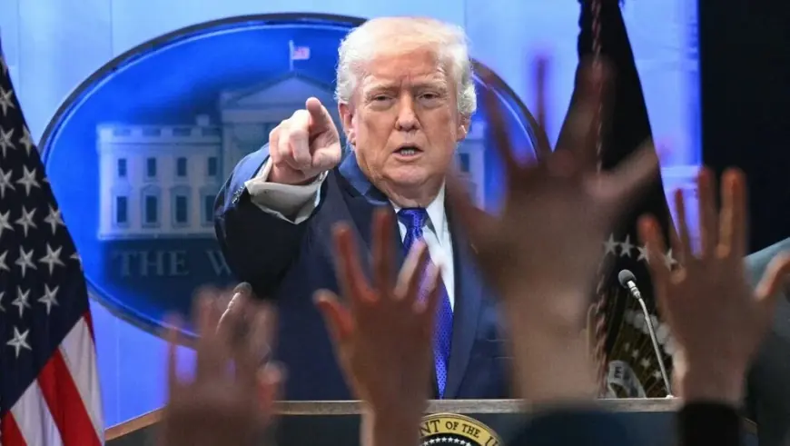 TRUMP NAKON ŠTO MU JE VRHOVNI SUD UKINUO CARINE: "SMIJEŠNA ODLUKA DALA MI JE JOŠ VEĆI MOĆ, UVODIM NOVE GLOBALNE CARINE OD 10%!"