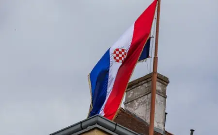 U RS-u PLANIRAJU RUŠITI SPOMENIKE S PRVIM BIJELIM POLJEM NA HRVATSKOM GRBU