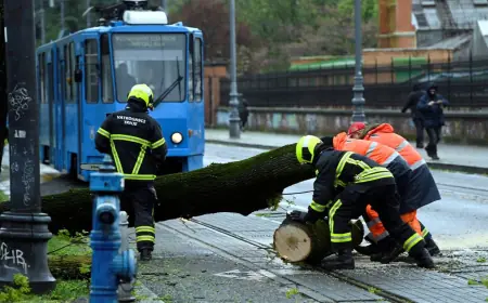 FOTOGALERIJA POGLEDAJTE NESTVARNE PRIZORE IZ ZAGREBA NAKON OLUJE: LETJELE FASADE I KROVOVI