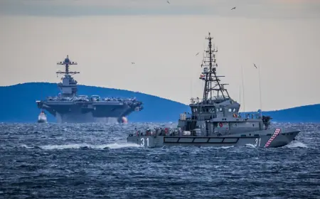 NAJVEĆI RATNI BROD NA SVIJETU STIGAO U SPLIT. MORNARI SE ISKRCALI U GRAD
