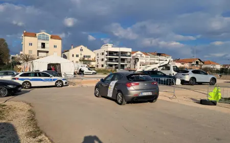 PREKINUTA UTRKA U ZADRU: VOZILO SE ZABILO U LJUDE, ČETVERO OZLIJEĐENIH, MEĐU NJIMA I BEBA