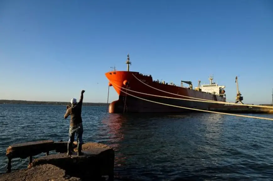 INTERFAX: RUSKI TANKER SA 100.000 TONA SIROVE NAFTE STIGAO U KUBU