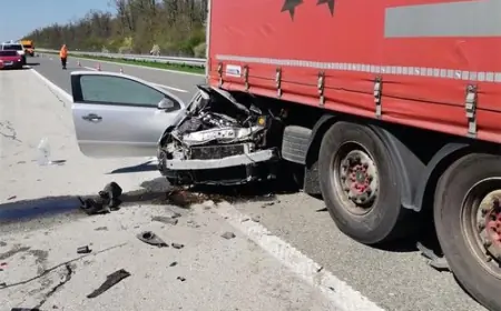 NA AUTOCESTI SE ZABIO U KAMION U KOLONI I POGINUO