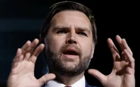 JD VANCE KOMENTIRAO PAPU, POGLEDAJTE ŠTO MU JE DOVIKNUO MUŠKARAC IZ GOMILE