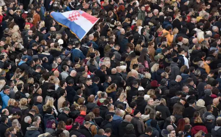 ZAVRŠIO VELIKI PROSVJED U ZAGREBU: "DIGNITE PLAĆE I MIROVINE ILI ĆE 2028. BITI TRENUTAK ISTINE"
