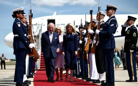 KRALJ CHARLES DOŠAO U SAD NAKON DRAME NA VEČERI ZA NOVINARE I DIPLOMATSKIH NAPETOSTI