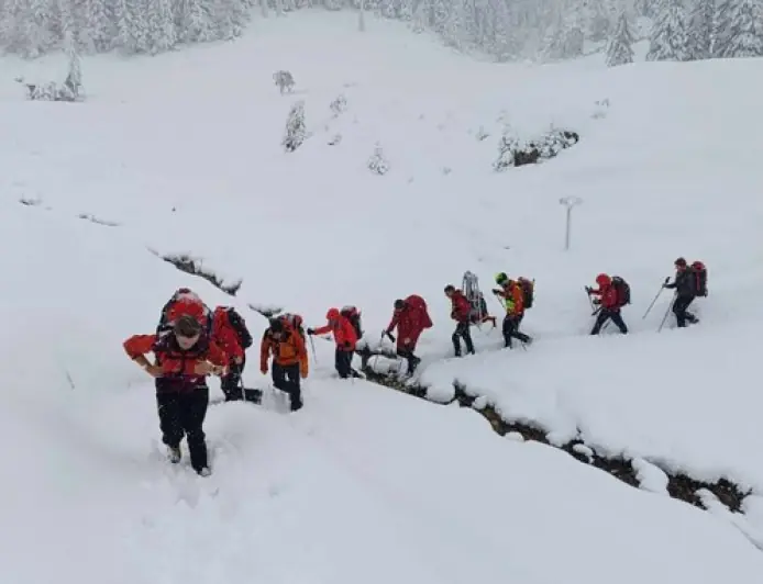 JEDNA OD NAJZAHTJEVNIJIH AKCIJA: SPASIOCI SPASILI POTHLAĐENE I DEHIDRIRANE PLANINARE NA TRIGLAVU
