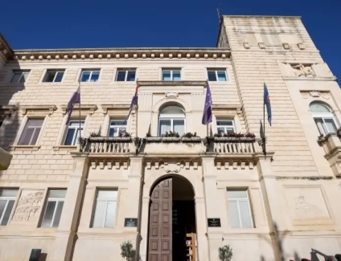 JAVNI POZIV ZADARSKE ŽUPANIJE KOD GRAĐANA IZAZVAO NEZADOVOLJSTVO: "NAJTEŽE JE SAMOHRANIM MAJKAMA..."