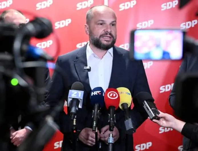 HAJDAŠ DONČIĆ OPET NAPAO PLENKOVIĆA: NIJE NIKAKAV DRŽAVNIK, ON JE LOŠA I PROVINCIJSKA KOPIJA TRUMPA a