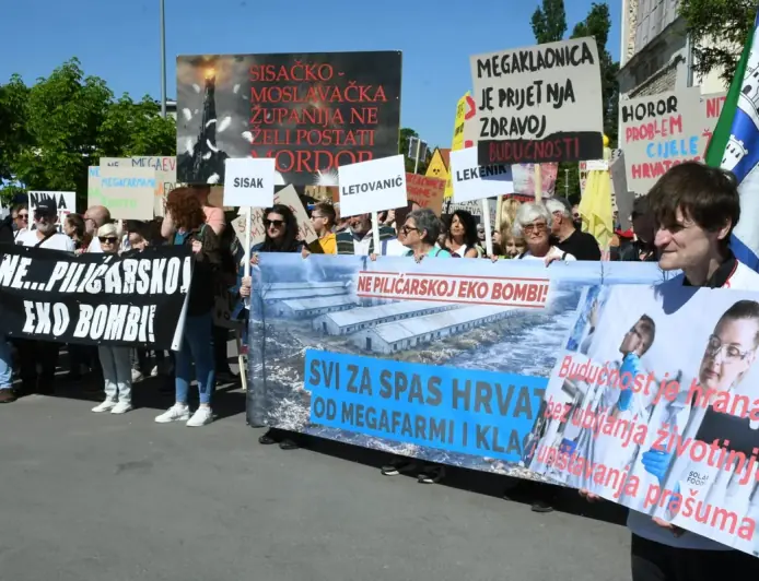 PROSVJED PROTIV MEGAFARMI I KLAONICA PILIĆA: „SIŠČANI NE ŽELE BITI SMETLIŠČANI"