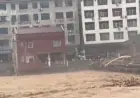 POPLAVE I ODRONI POGODILI ZEMLJU, IMA MRTVIH: NAJJAČA I NAJRAZORNIJA FAZA NEVREMENA TEK POČINJE