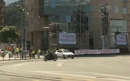 POČELO OKUPLJANJE PROTIV VUČIĆEVE VLASTI. VLAKOVI DILJEM SRBIJE OD JUTRA NE VOZE ZBOG DOJAVE O BOMBI