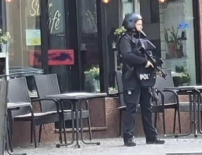 TALAČKA KRIZA U BANCI USRED NJEMAČKE: PLJAČKAŠI ZATOČILI LJUDE, POLICIJA BLOKIRALA CENTAR GRADA