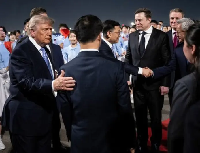 AMERIČKI MILIJARDERI I DIREKTORI U PEKINGU. KOGA JE SVE TRUMP POVEO U KINU?