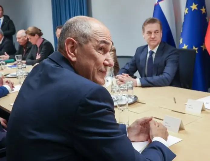 SLOVENSKI POLITIČAR POTPISAO DA NEĆE SURAĐIVATI S JANŠOM, SADA GA PODRŽAVA NA IZBORIMA