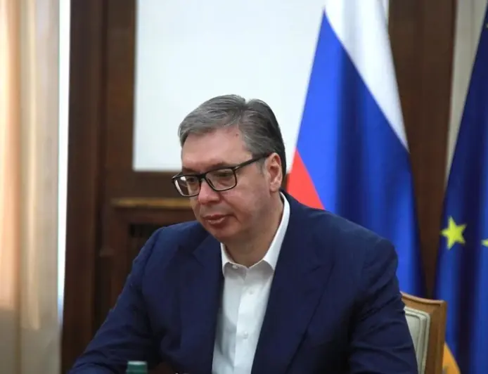 BIZARNA KONFERENCIJA ZA MEDIJE: VUČIĆ SE PRVO HVALIO POVIJESNIM USPJESIMA, A ONDA JE MORAO KOMENTIRATI UHIĆENJE ŠEFA POLICIJE