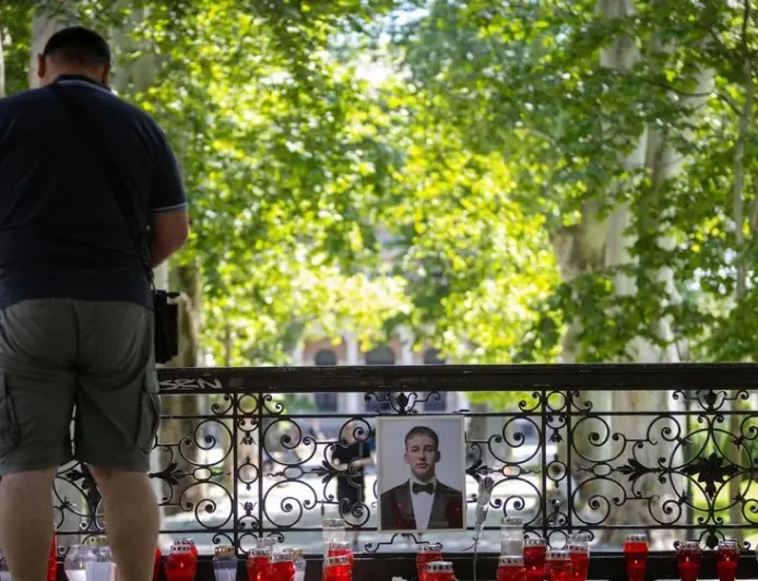 ZAGREBČANI ODALI POČAST UBIJENOM LUKI: "MORAMO ZAUSTAVITI OVAKVE TRAGEDIJE, HRVATSKA TREBA PROMJENU"