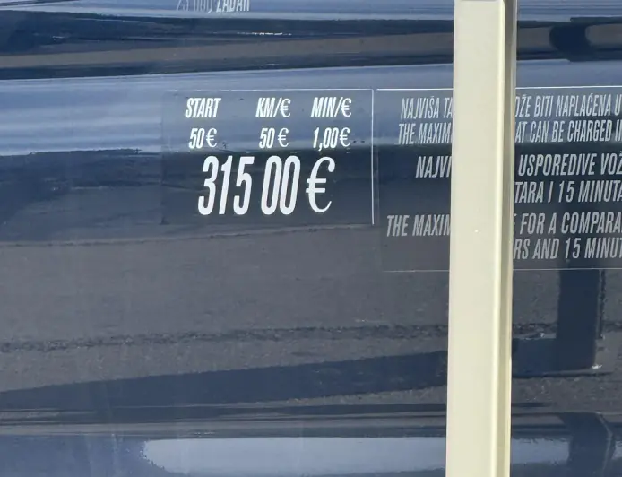 MREŽE BRUJE O BRUTALNIM CIJENAMA TAKSIJA U ZADRU! OTKRIVENO TKO JE ‘POZNATA GOSPOĐA‘ ZA VOLANOM, VEĆ JE BILA U MEDIJIMA