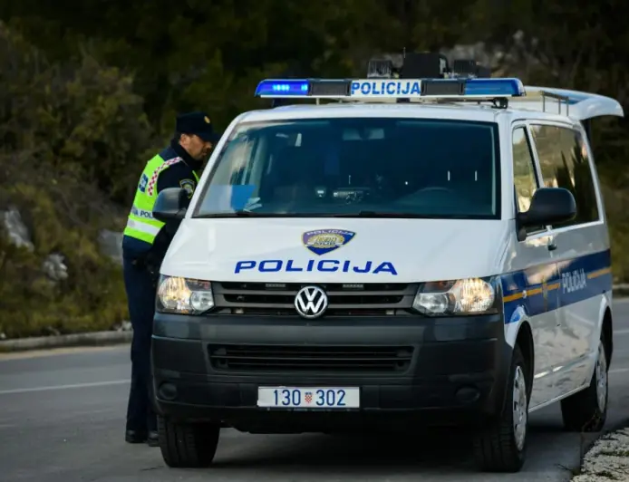 ZAVRŠEN OČEVID TEŠKE PROMETNE NESREĆE U KOJOJ JE ŠKOLSKI MINIBUS SLETIO S CESTE, ŠKOLA AKTIVIRA KRIZNI TIM