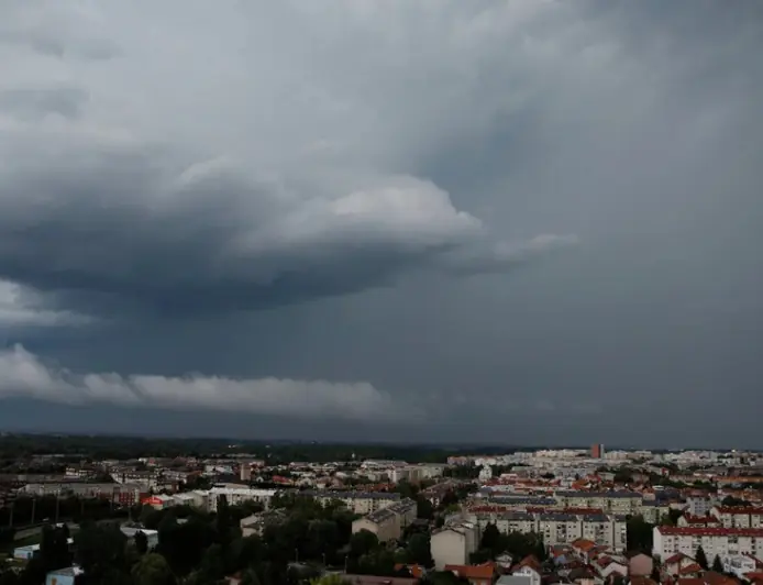 GRMLJAVINSKO NEVRIJEME STIŽE U ZAGREB, IZDANO NARANČASTO UPOZORENJE: PRIJETE PLJUSKOVI I OLUJNI UDARI